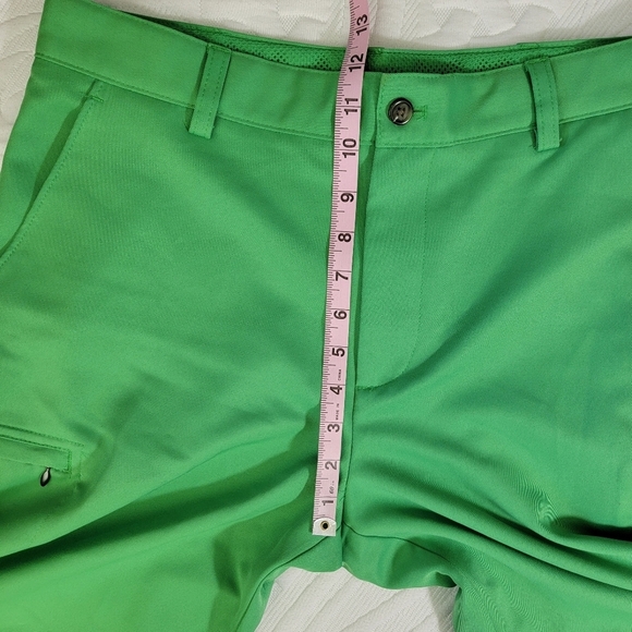 IZOD Golf Mens Bright Green Colorful Shorts Pockets Logo Size 32 X 10.5 - Picture 9 of 10